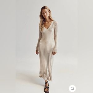 NWT V-Neck Sleeved Knit Midi Dress Sz Medium in Stone Color